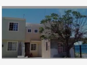 Casa en venta en LIMONARIA 423 M-17, L-12, Villas del Progreso, Nuevo Laredo,  Tamaulipas, 88295. Escuela Primaria Plan de Ayala, Enrique Cárdenas  González, Municipio de Nuevo Laredo Tamaulipas