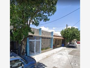 Casa en venta en Casa Blanca, 66475 San Nicolás de los Garza, ., México.  UVM Monterrey - Universidad del Valle de México, Jardin de Niños Lic.  Andres Quintana Roo, B&B Tulipanes