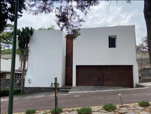 CASA EN VENTA EN COLINAS DEL BOSQUE, TLALPAN.