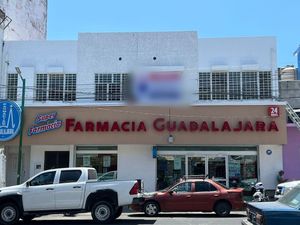 Se renta amplio local comercial.