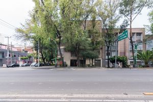 Se vende local sobre eje central Lázaro Cárdenas