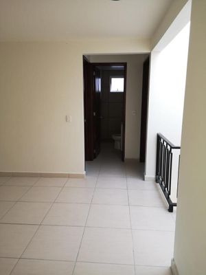 CASA EN VENTA, A 15 MIN DE GALERIAS METEPEC. UBICADA EN RESIDENCIAL QUINTO SOL.