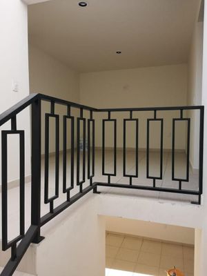 CASA EN VENTA, A 15 MIN DE GALERIAS METEPEC. UBICADA EN RESIDENCIAL QUINTO SOL.