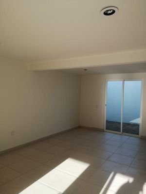 CASA EN VENTA, A 15 MIN DE GALERIAS METEPEC. UBICADA EN RESIDENCIAL QUINTO SOL.