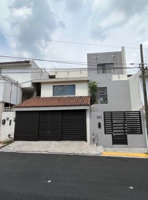 Hermosa Casa en Colinas de San Jeronimo RECIEN REMODELADA