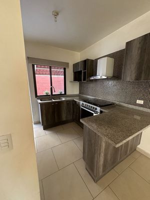 CASA EN VENTA EN JURIQUILLA