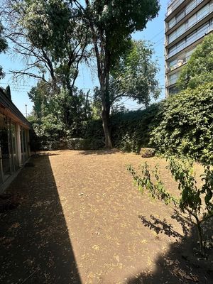 Casa en exclusiva privada para remodelar , Lomas de Chapultepec