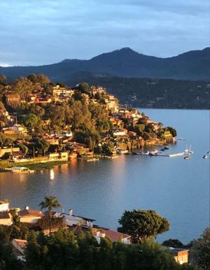 CASA EN VENTA VALLE DE BRAVO “LA PEÑA”