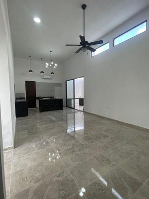 Casa en venta de 3 recámaras, de 1 planta, LUNARE, en Cholul, Mérida Yuc.