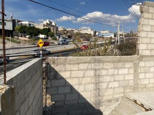 SE VENDE EXCELENTE TERRENO CON CONSTRUCCION CERCA DE JUNIPERO