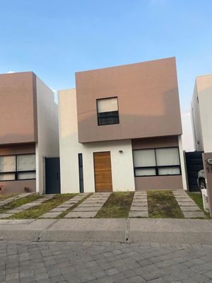 SE VENDE CASA EN SAN ISIDRO JURIQUILLA