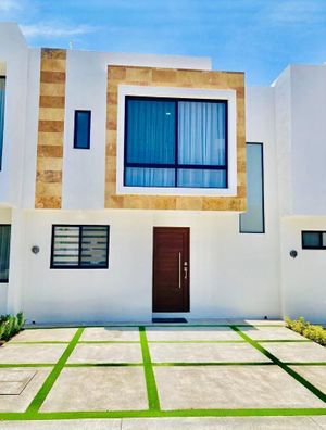 SE VENDE CASA NUEVA EN NUEVO JURIQUILLA EN FRACC PRIVADO CON AMENIDADES DE LUJO