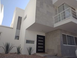 SE VENDE  CASA EN CUMBRES DEL LAGO JURIQUILLA