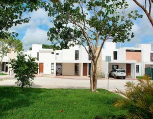 Casa en Venta con Habitación en Planta Baja en Conkal, Mérida