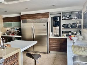 CASA EN VENTA CON GRAN JARDIN - CALLE CERRADA, LOMAS DE CHAPULTEPEC