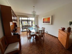 ¡Extraordinaria Casa, Terreno Plano en Esquina en Venta en Bosques!