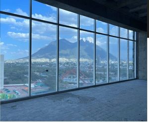 Oficinas en VENTA, frente a Cintermex, Monterrey