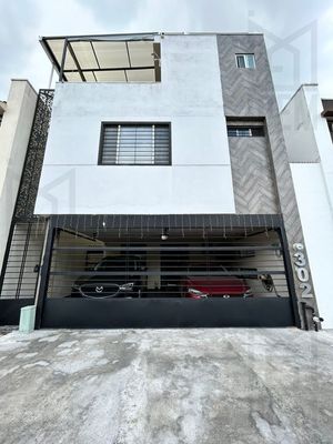 Casa en Venta en Cumbres Madeira, Monterrey N.L