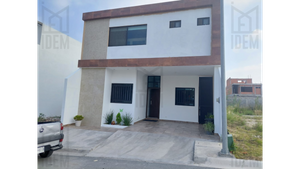 Casa en Venta en privada Cumbres Santoral III