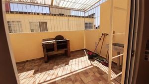 Patio con anafre, lavadero e instalación para lavadora