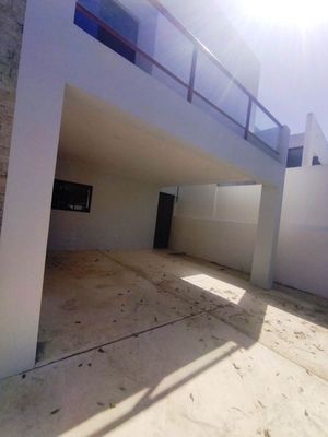 Estrena Casa en Sodzil Norte