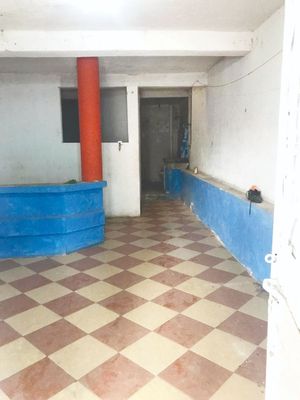 Se Vende Casa con  Local Comercial en Zona de alta actividad Comercial!!