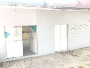 Se Vende Casa con  Local Comercial en Zona de alta actividad Comercial!!