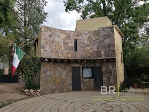 Casa rodeada de hermosas vistas y con río en el Club de Golf Avándaro