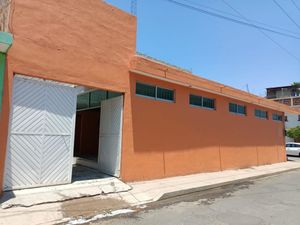 Bodega/Local comercial en Renta en las Americas sobre Av. principal.