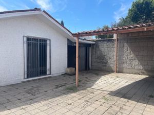 Excelente Casa en Venta Uniplanta, propia para remodelacion.