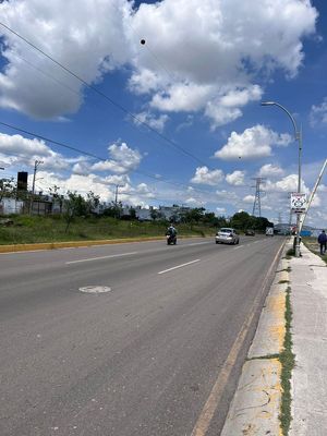 Venta de lote de 240 mts en importante corredor urbano en Querétaro
