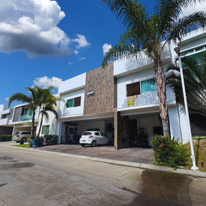 Casa con RECAMARA en PLANTA BAJA en VILLA VERONA (la mejor zona para vivir)