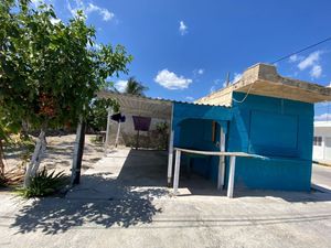 Terreno en 3 Fila en Esquina en Chicxulub Puerto, Yucatán