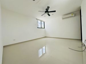 CASA EN VENTA EN MERIDA EN ESQUINA, EN PRIVADA CERCA DE LA ISLA