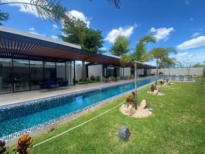 EN VENTA CASA, PRIVADA UNICA LIVING, MERIDA