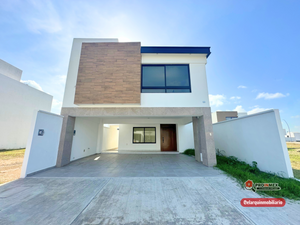 VENTA | CASA CON ROOF GARDEN FRACCIONAMIENTO LOMAS DEL DORADO BOCA DEL RIO