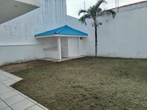 VENTA | CASA CON AMPLIO JARDIN FRACCIONAMIENTO JARDINES DE MOCAMBO BOCA DEL RIO