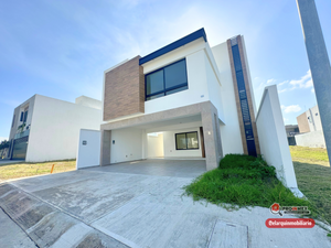 VENTA | CASA CON ROOF GARDEN FRACCIONAMIENTO LOMAS DEL DORADO BOCA DEL RIO