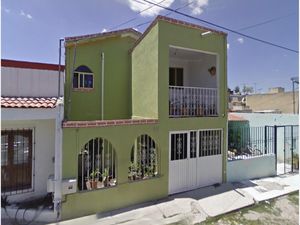 Casa en venta en TOTONACAS -, Cerrito Colorado, Querétaro, Querétaro,  76116. Oxxo Azucenas, Renta de Rockolas en Queretaro, Auto Seminuevos,   De .