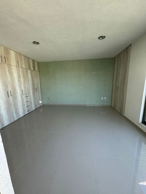 Hermosa casa en venta con excedente de terreno