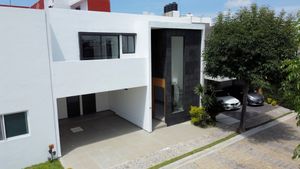 CASA EN VENTA EN LOMAS DE ANGELOPOLIS