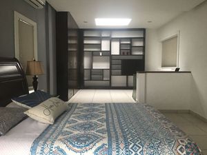 Casa en venta en Lomas de Angelópolis I con habitaciones en planta baja