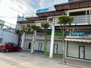 6 VENDO PLAZA COMERCIAL AUN COSTADO DE CONIN