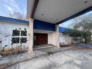 ESCUELA EN VENTA SOBRE AV. GARCIA LAVIN  CON EXCELENTE TERRENO