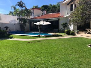 Casa sola en venta. Lomas de Atzingo