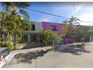 Casas en Santa Elena Alcalde, Guadalajara, Jal., México, 44220