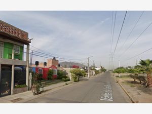 Casa en Venta en Las Víboras (Fraccionamiento Valle de las Flores) Tlajomulco de Zúñiga