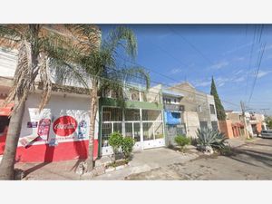 Casa en venta en División del Nte., Francisco Villa, 45402 Tonalá, Jal.,  México. Instituto Educativo Tonalá ., Coppel Loma Dorada, Centro de  Validación Tonalá