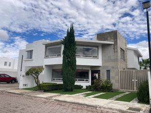 CASA EN VENTA EN PEDREGAL DE VISTA HERMOSA - CALLE ABIERTA