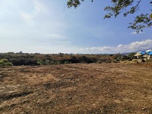 VENTA DE TERRENO EN LOMAS DE ATZINGO, CUERNAVACA, NORTE.